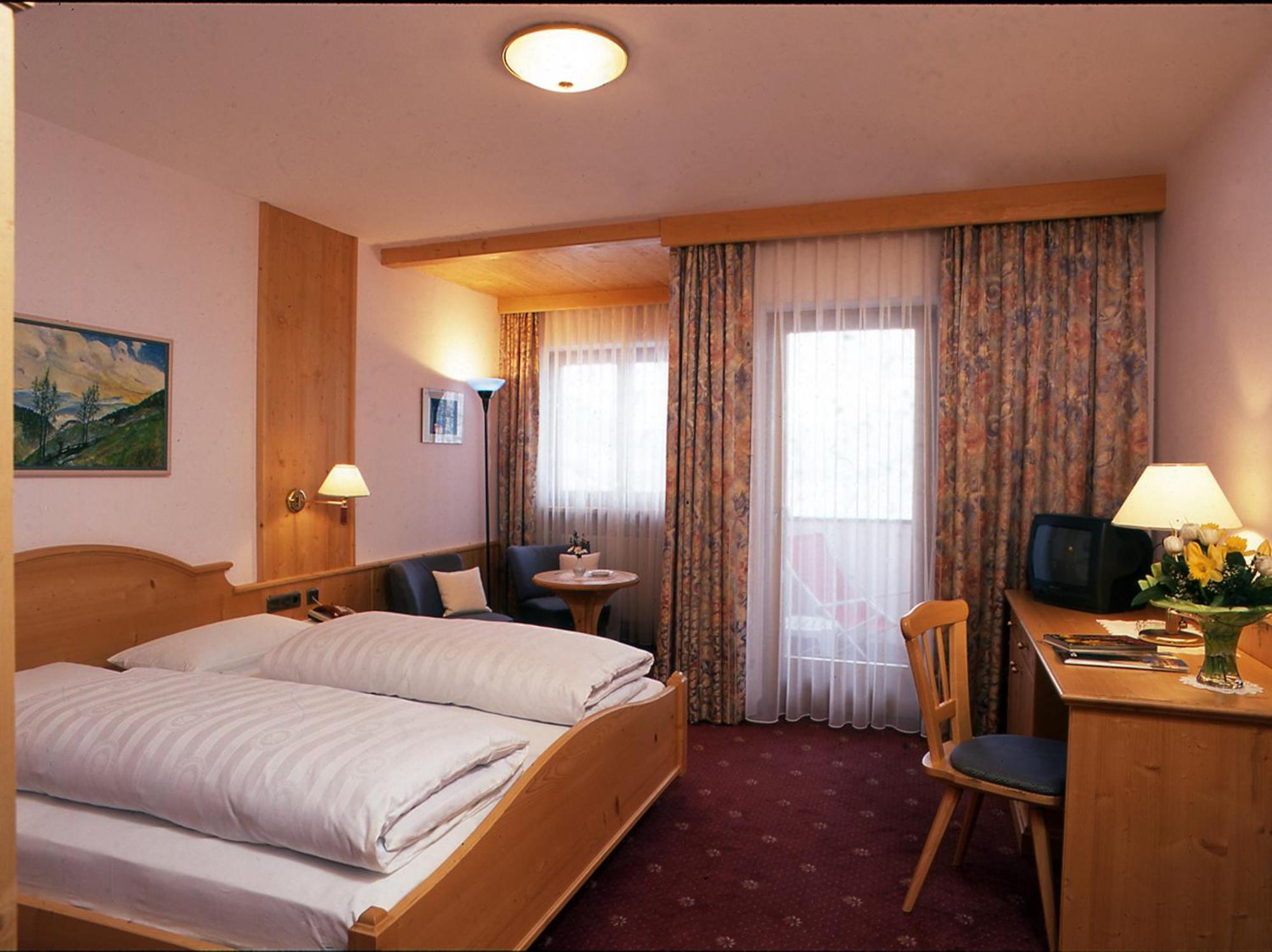 Hotel Tyrol Funes  Exterior foto